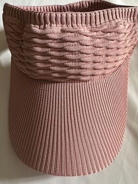 Cable Knit Visor Cap in Dusty Rose